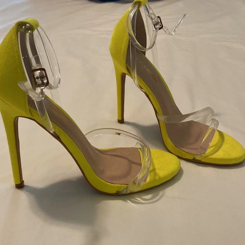 Heels - Picture 3 of 3